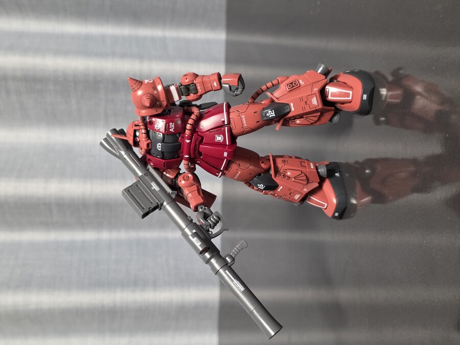 [HG] 샤아 전용 고기동형 자쿠2_15.jpg