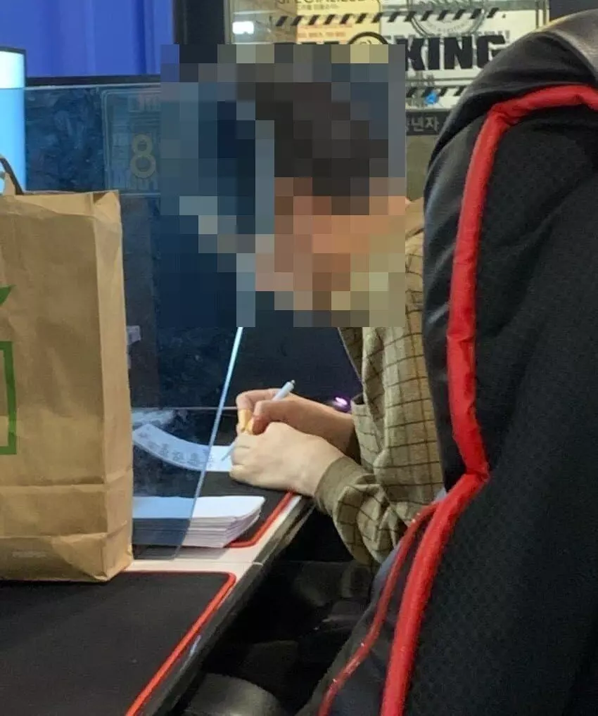 PC방 소설가_1.webp