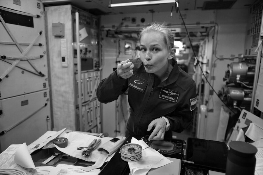 세계 최초로 우주에서 영화 찍은 배우_15.jpg