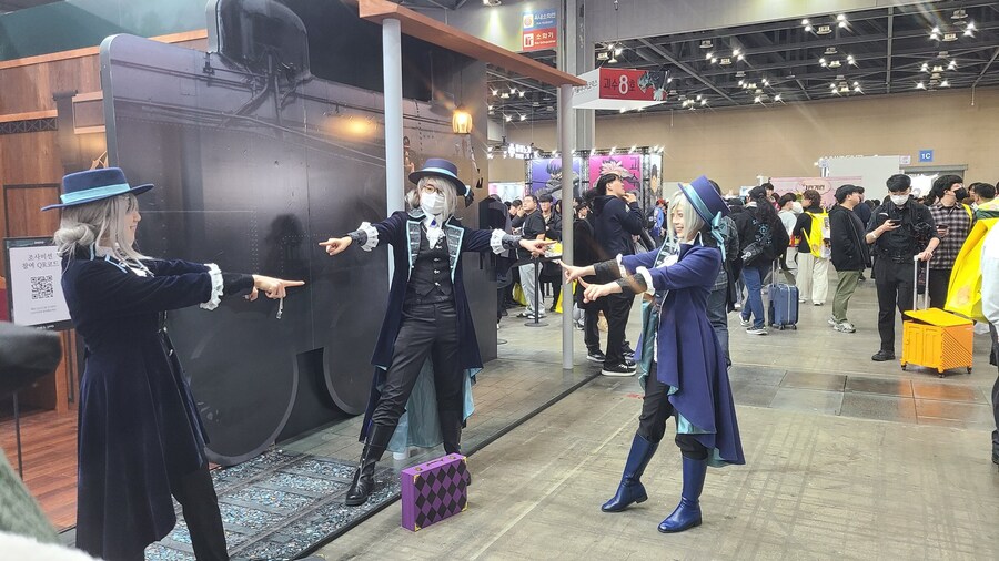 AGF] 똑같은 코스프레가 3명 있으면 반드시 해야하는 자세_1.jpg