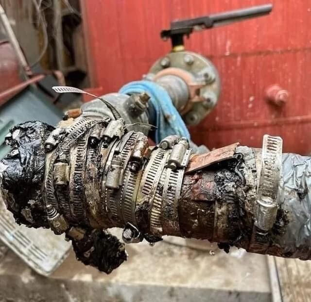 일하러 간 공장에서 배관이 이따구 상태면 어떡함_1.jpg