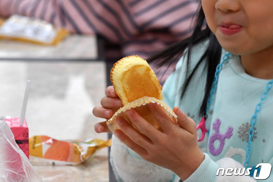 몇년이 지나도 변하지 않는 급식 파업때 모습.JPg_1.jpg