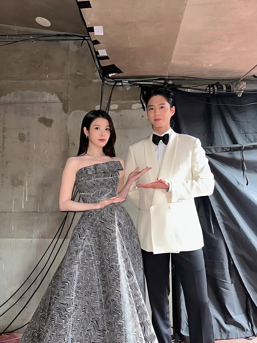 2025.12.08 아이유 인스타그램(AAA 🦓🍊)_8.jpg