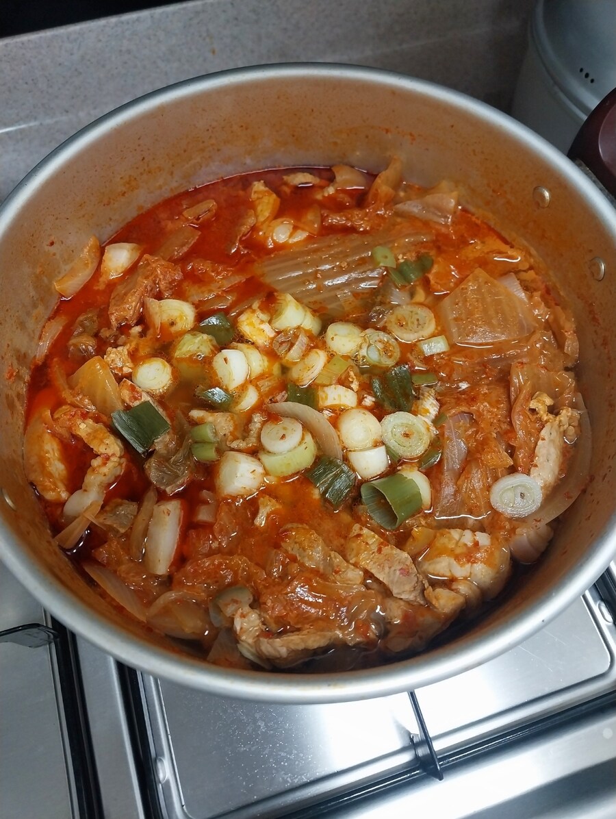 집밥-돼지고기 김치찌개 백반_2.jpg