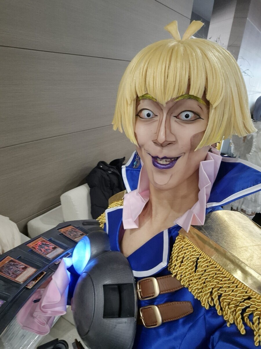 AGF)차원문 뚫고 나온 사람_1.jpg