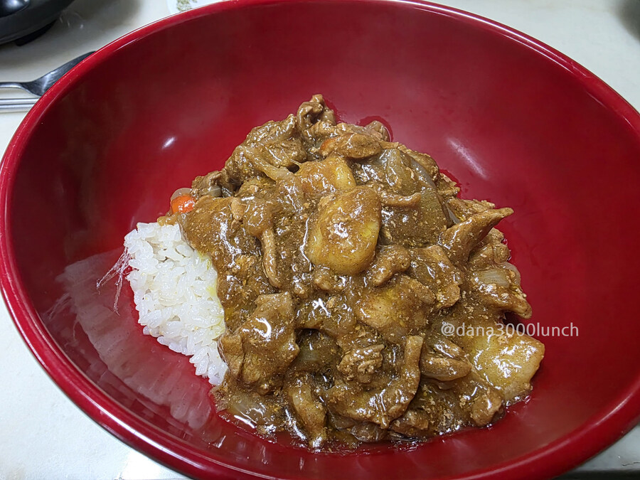 직장에서 3천원씩 걷어서 해먹는 점심 카레 김치수육_8.jpg