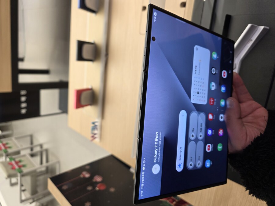 롯데 본점에서 보고 온 트라이폴드_2.jpg