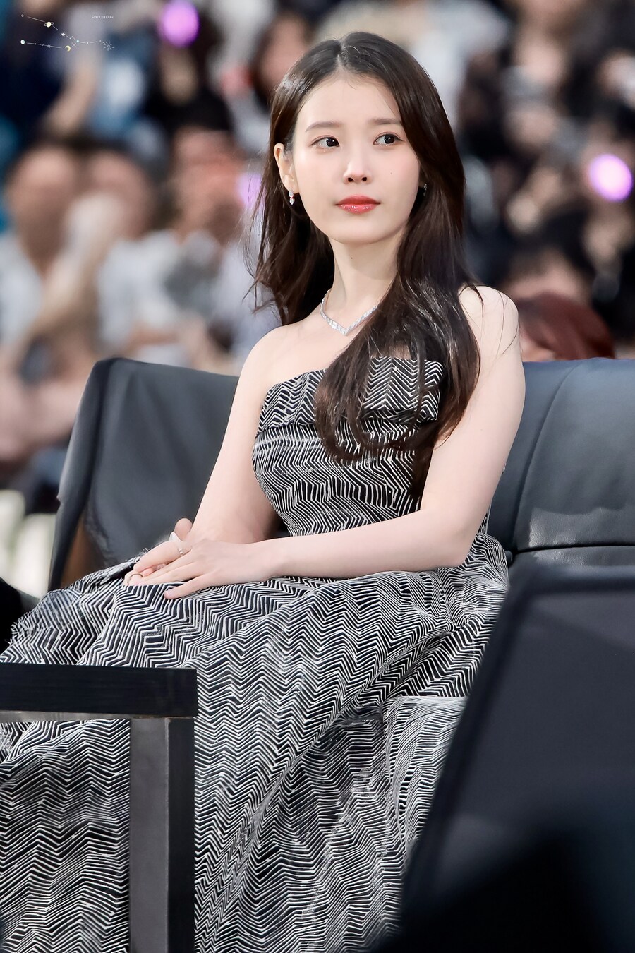 2025.12.06 AAA 2025 아이유 시상 대기석(땡촐이)_2.jpg