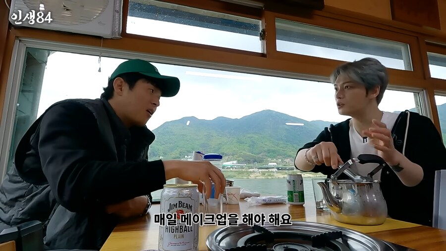 기안이 좀 부러운듯한 김재중_4.png