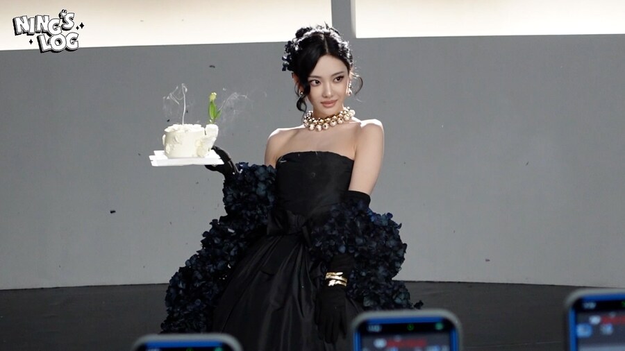 [에스파] 닝닝 x 보그 : 닝닝 23살🦋 보그 차이나 20살🎂_1.jpg