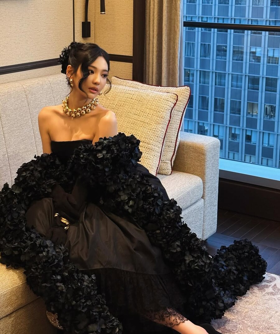 [에스파] 닝닝 x 보그 : 닝닝 23살🦋 보그 차이나 20살🎂_2.jpg