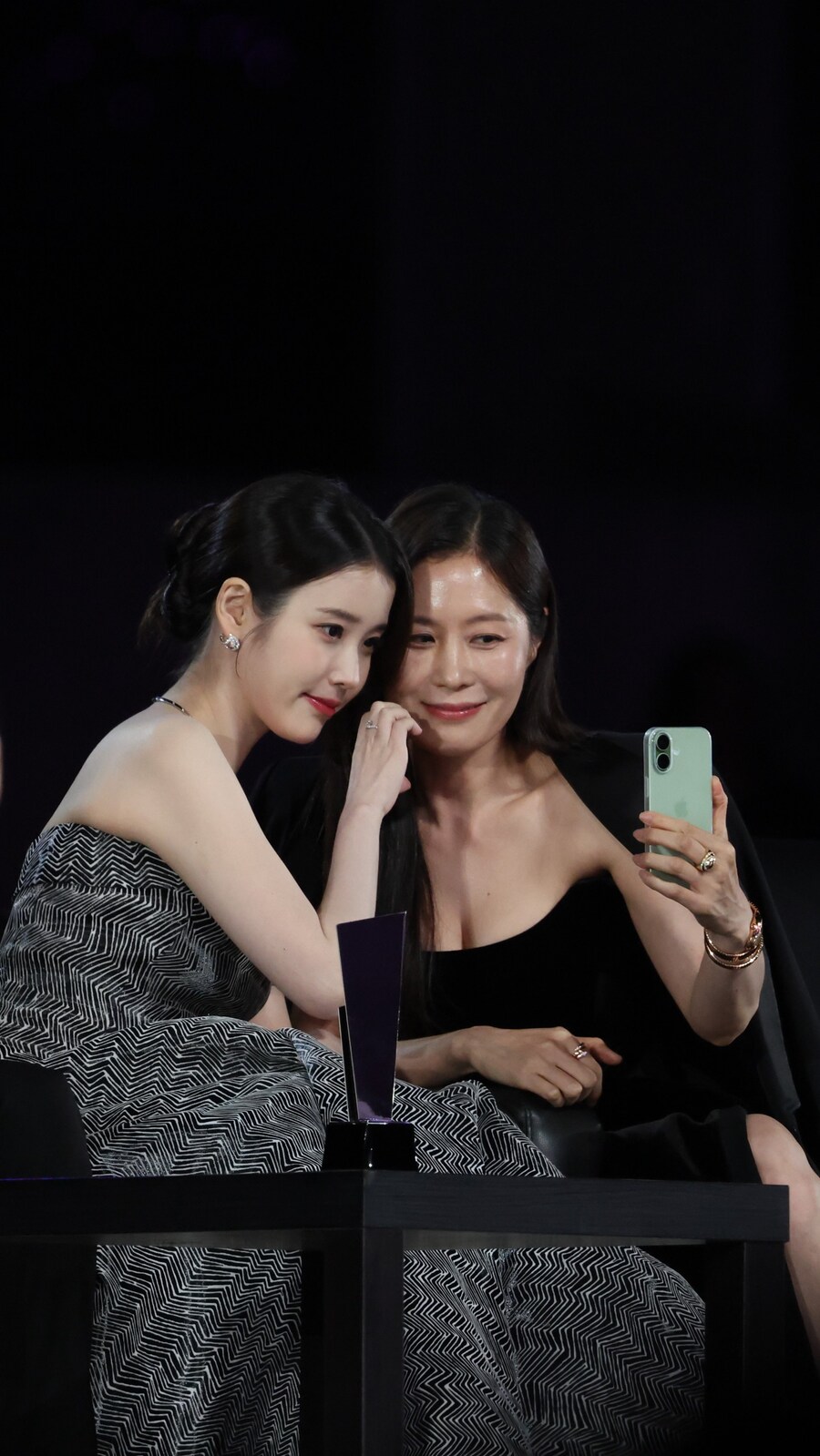 2025.12.06 AAA 2025 아이유 시상식(yuni)_5.jpg