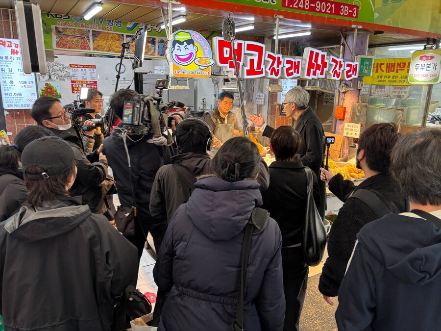 의외로 한국에 자주오시는 아저씨_2.jpg