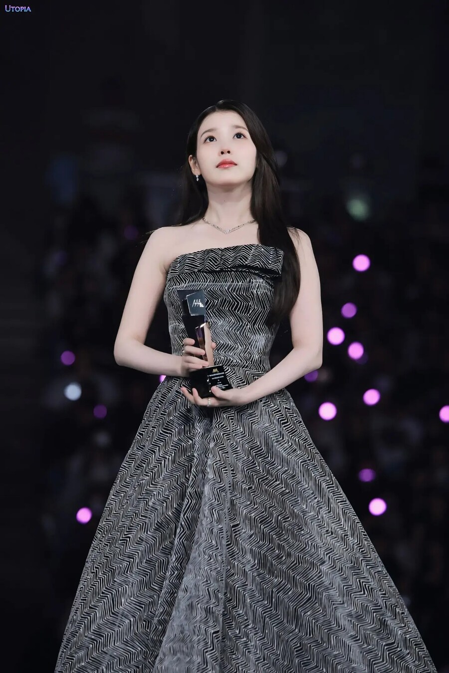 2025.12.06 AAA 2025 아이유 시상식(Utopia)_12.jpg