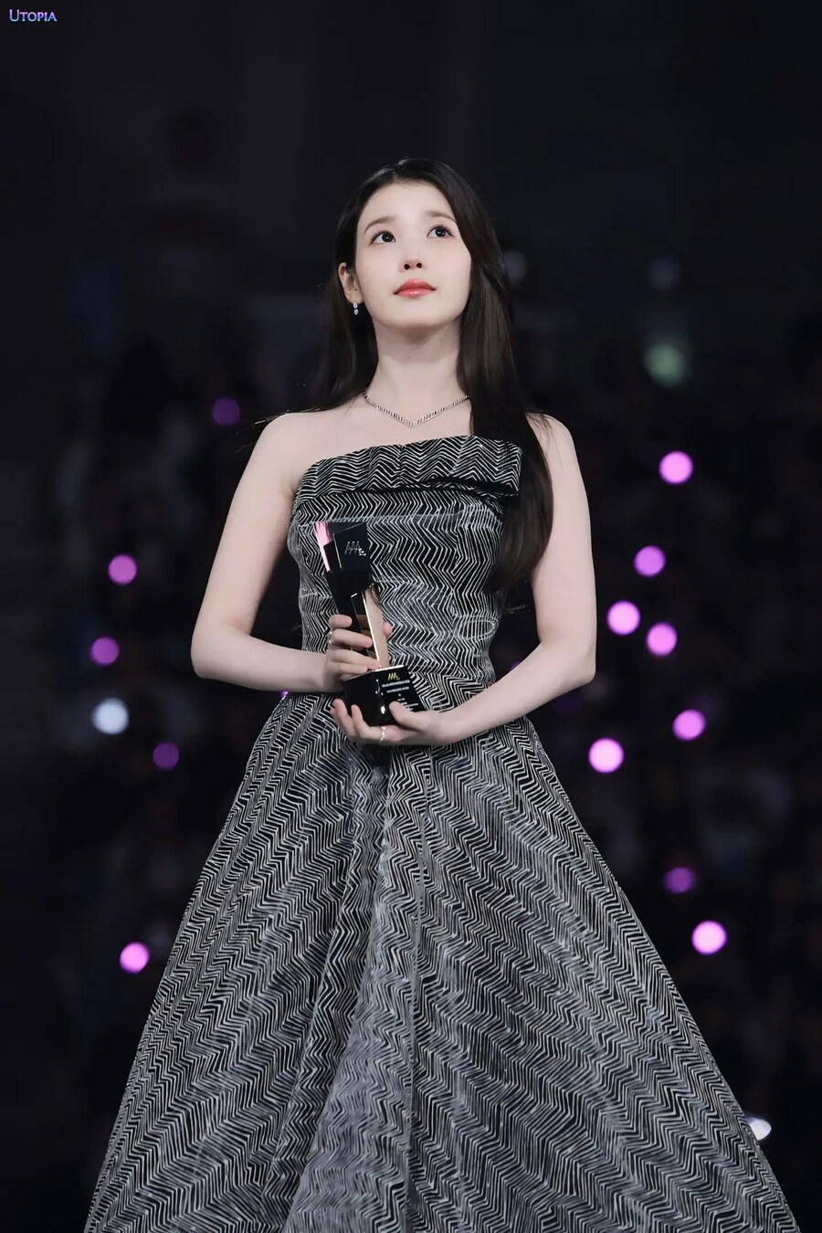 2025.12.06 AAA 2025 아이유 시상식(Utopia)_13.jpg