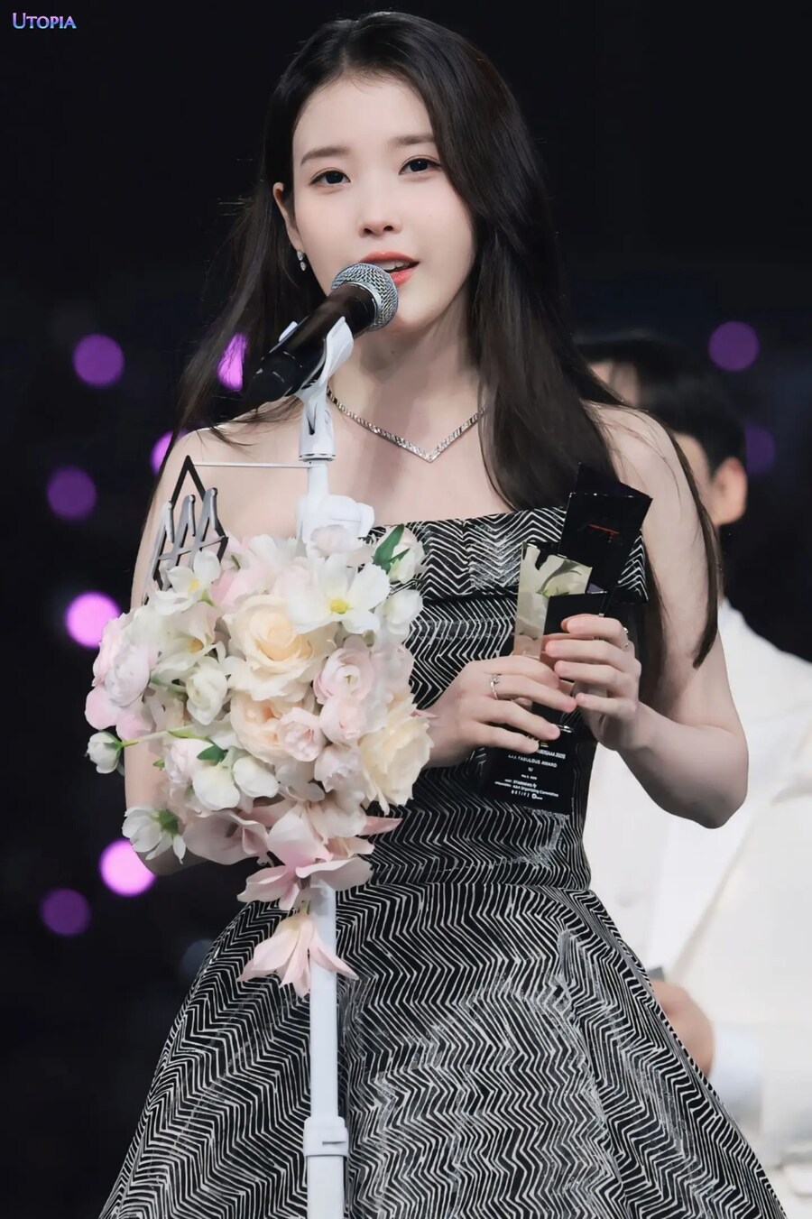 2025.12.06 AAA 2025 아이유 시상식(Utopia)_14.jpg