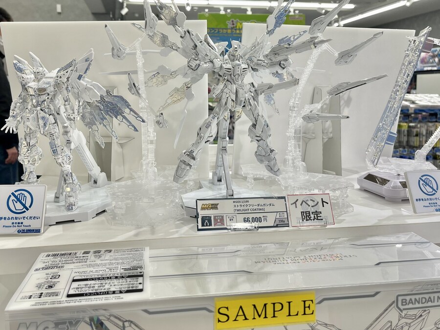 [반다이] MGEX 스트라이크 프리덤 트와일라잇 코팅 내부 프레임 전시 이미지_2.jpg