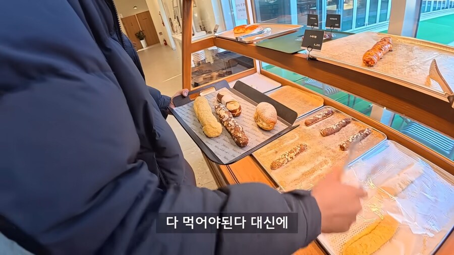 남자들이 고급 카페에 가면 벌어지는 일.jpg_14.png