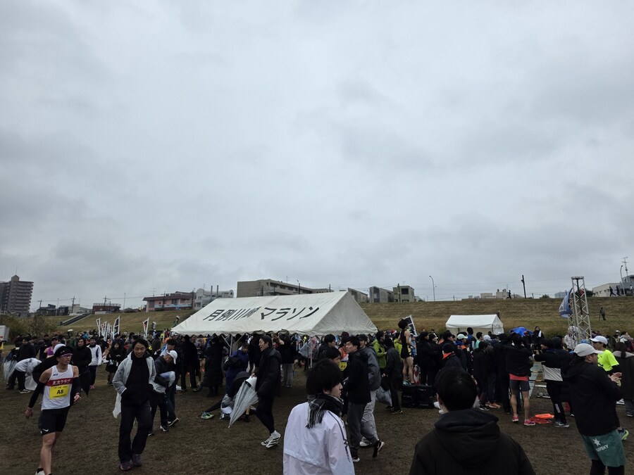 비오는날 진흙탕에서 달리기하는놈들은..다 정신병자에요_2.jpg