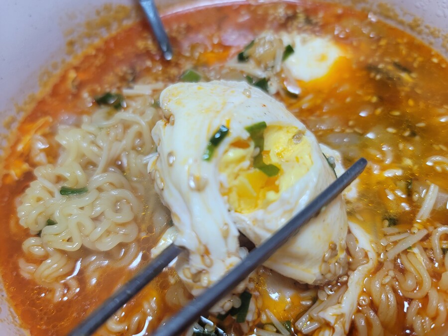 새벽에 집으로 복귀하고 먹은 라면은 마싯었다 흑흑_4.jpg