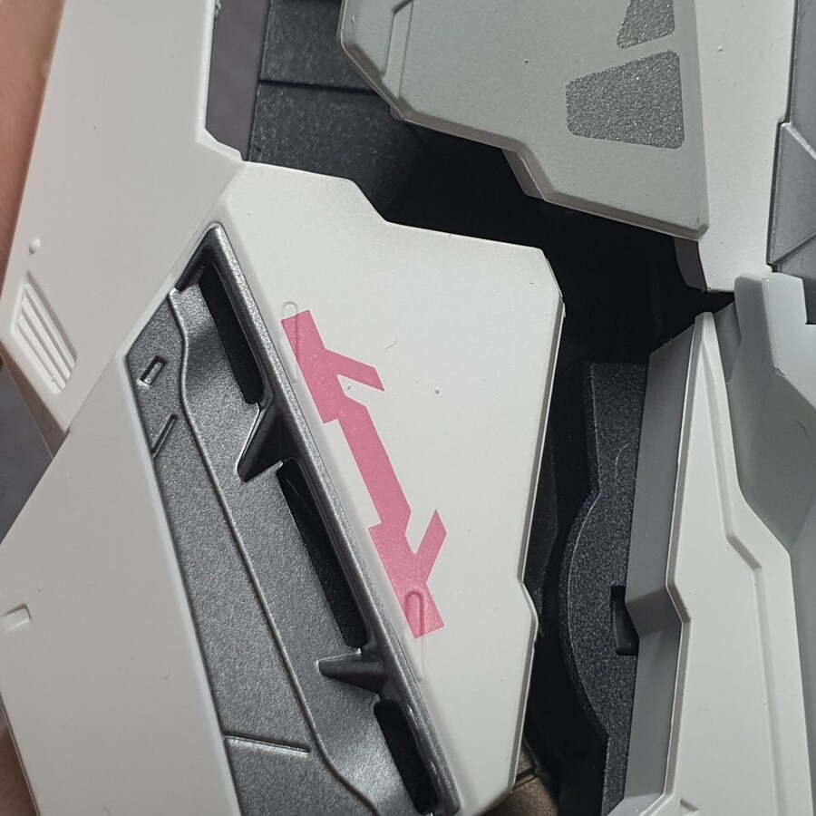 리버샷 맞은 메스 뉴건담 수리_36.png