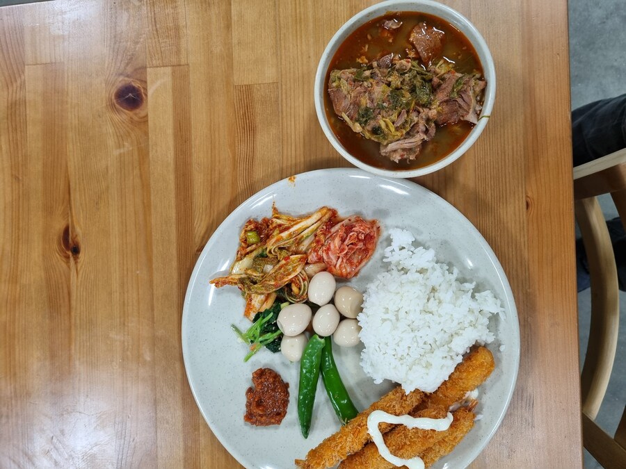 오늘 먹었던 점심밥 편하게 먹는 새우튀김 결혼은 안했습니다_2.jpg