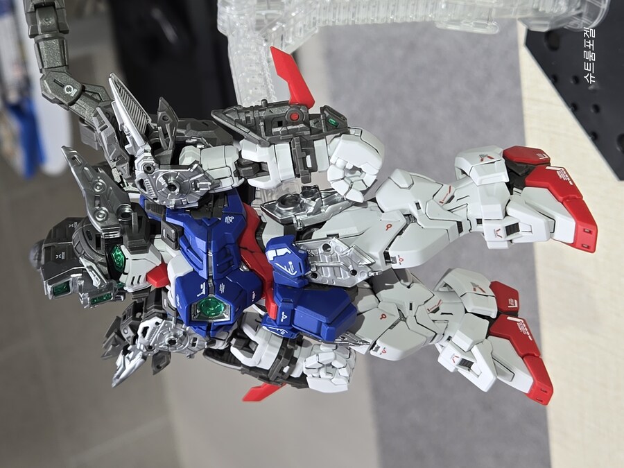 간만의 건프라 MGSD윙제로.._2.jpg