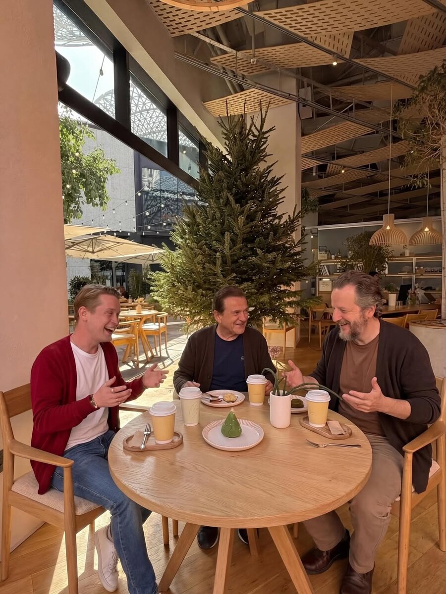 도둑 아저씨들과 만난 맥컬리 컬킨..._2.jpg