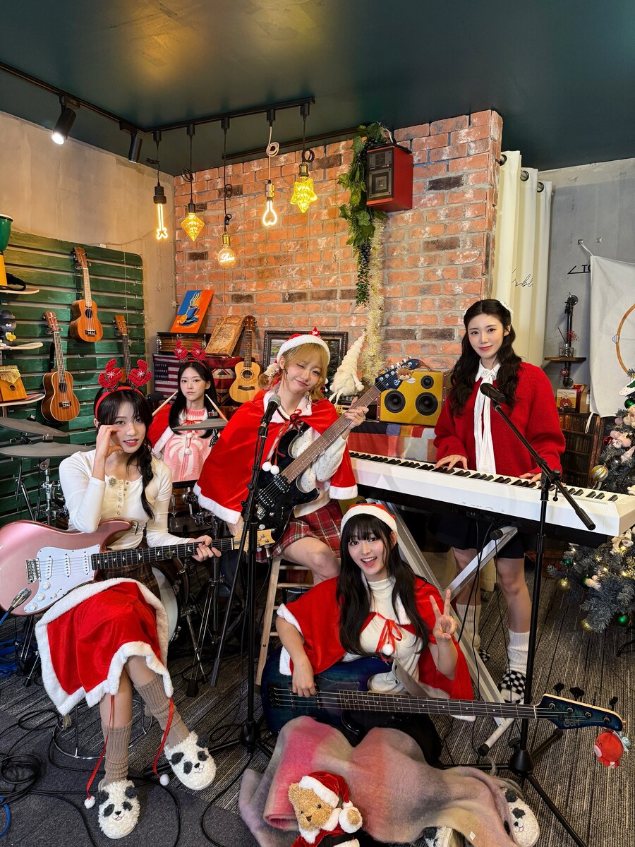 [레이턴시] All I Want For Christmas Is You 커버_3.jpg