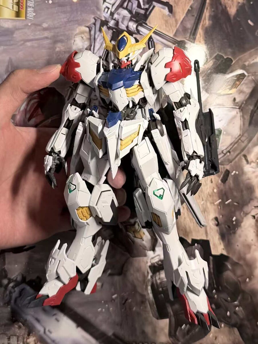 이번에 출시된 반다이 MG 발바토스 루프스 이차원 도색_1.jpg
