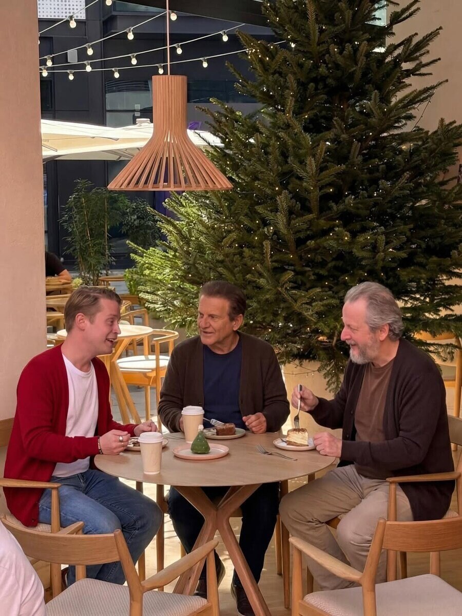 나홀로 집에 도둑들과 재회한 맥컬리 컬킨_1.jpg