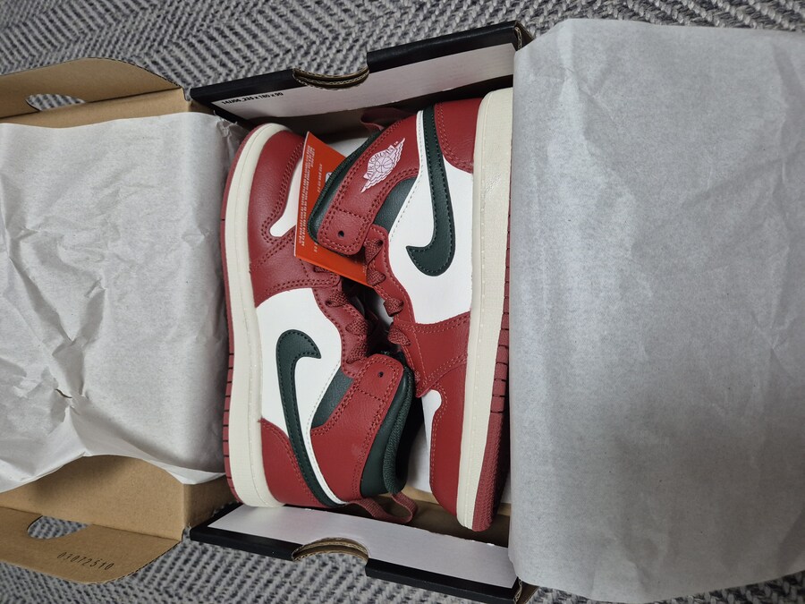 나이키 조던1 미드(PS)_2.jpg