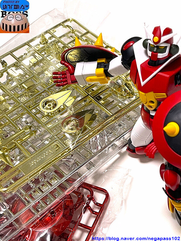 아카데미 '메칸더V 미카 에디션'_8.jpg