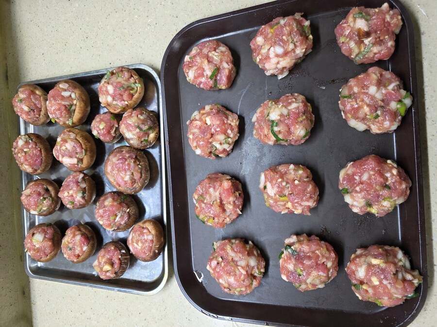 직장에서 3천원씩 걷어서 해먹는 점심 표고버섯후라이 동그랑땡+과메기_4.jpg