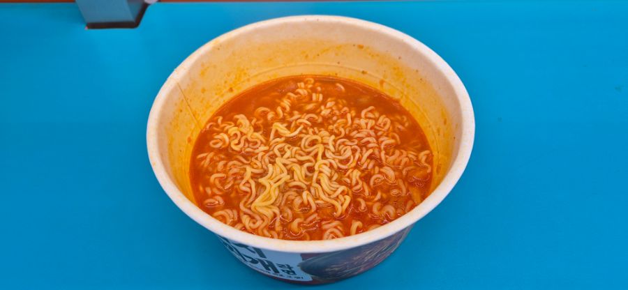 GS25에서 양푼 김치찌개라면을 먹어봤습니다._7.jpg