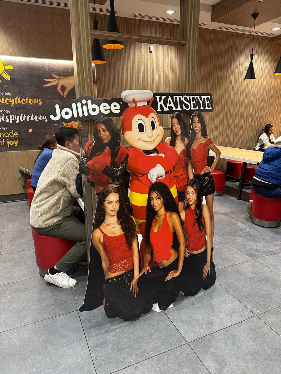 필리핀 치킨 프차 졸리비 x Kpop 그룹 캣츠아이 콜라보 메뉴_6.jpg