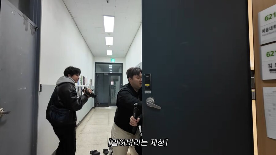 오랜만에 모교에 놀러간 이민정과 황제성_11.png