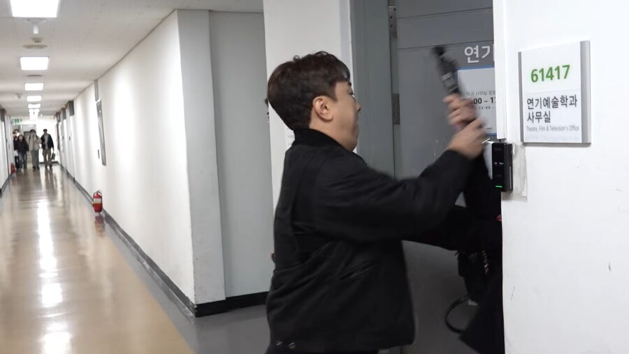 오랜만에 모교에 놀러간 이민정과 황제성_35.png