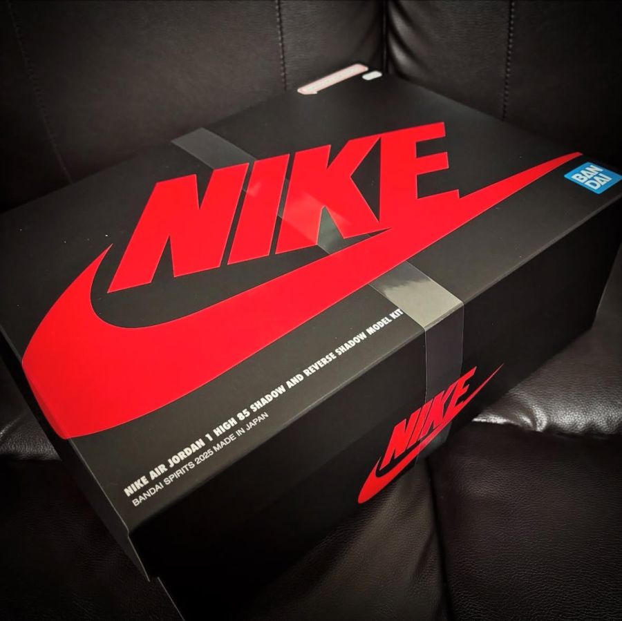 반다이 X 나이키 NIKE AIR JORDAN 1 박스 개봉 사진_1.jpg