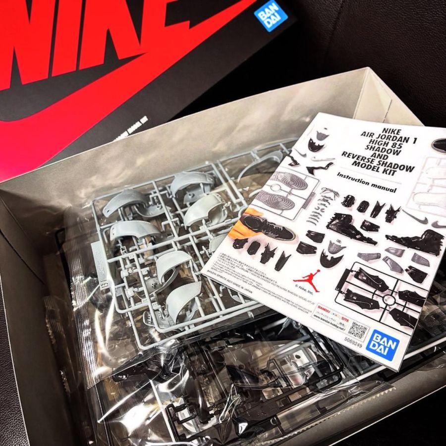 반다이 X 나이키 NIKE AIR JORDAN 1 박스 개봉 사진_4.jpg