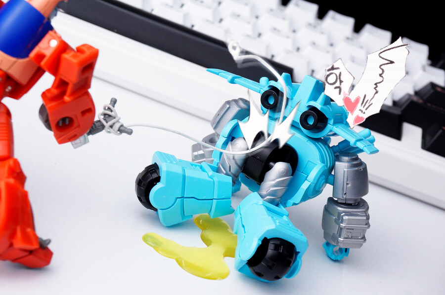 사악한 디셉티콘에게 벌을 주는 오토봇_4.jpg