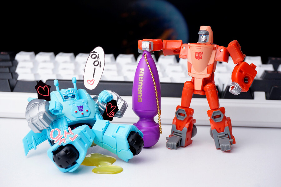 사악한 디셉티콘에게 벌을 주는 오토봇_5.jpg