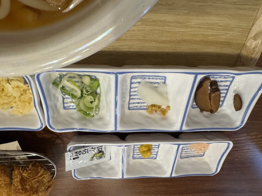 토핑이 유부 뿐인 9000원짜리 우동…_3.jpg