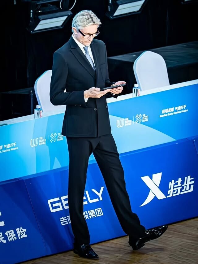 중국에서 화제였던 세계 라틴댄스 대회 심판_1.jpg