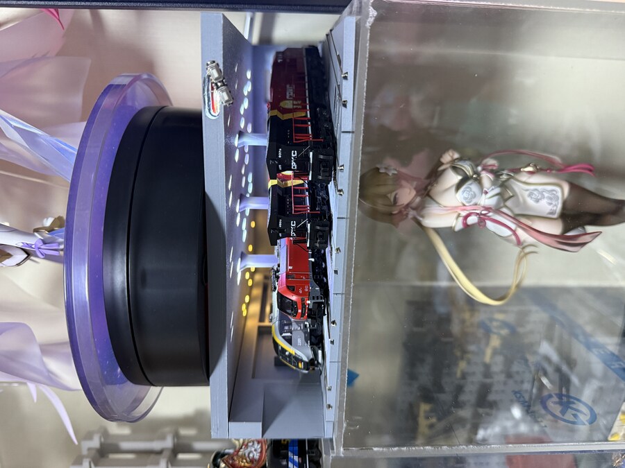 책상위 작은 기관차고...._10.jpg