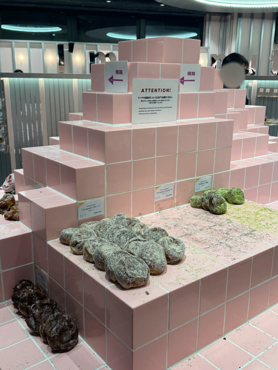 일본에서 진열방식때문에 논란인 도넛 가게.jpg_1.jpg