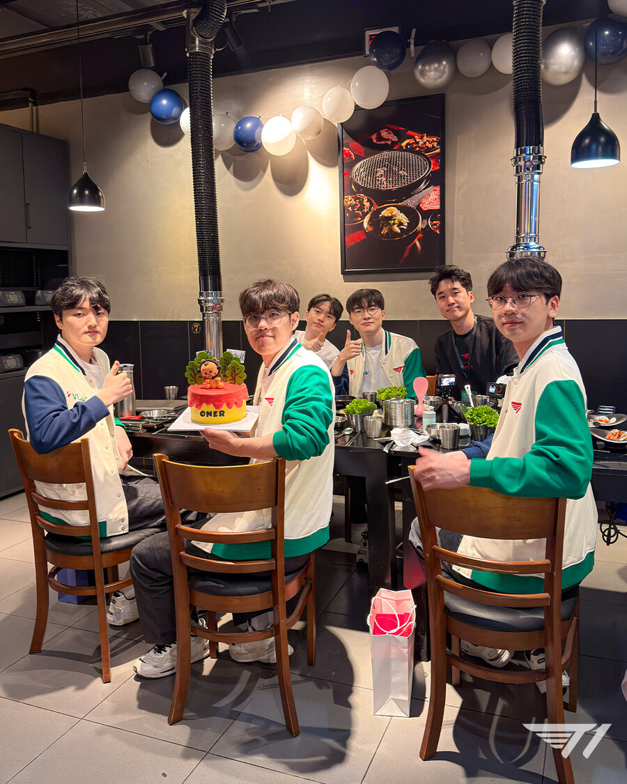 [LOL] ‘Oner’ 문현준 선수가 2028년까지 T1과 함께합니다!_3.jpg