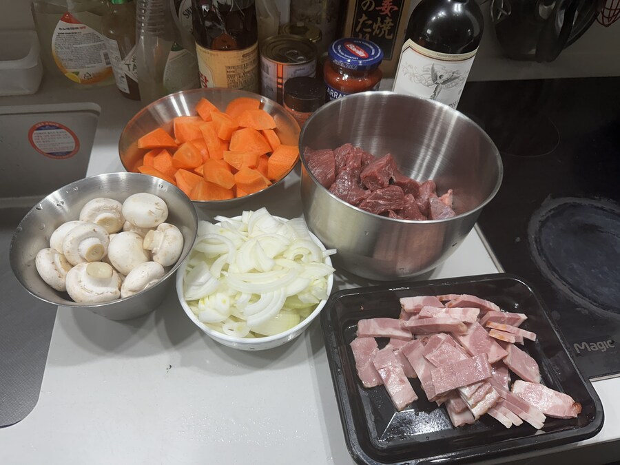 수녀님이 따라서 성탄절기념 비프 부르기뇽 만드는 중입니다_2.jpg