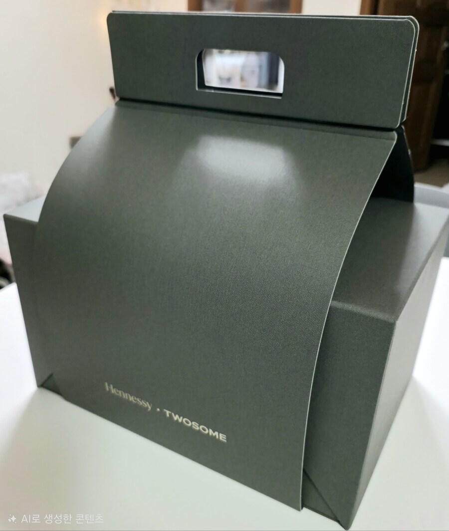 투썸플레이스 헤네시 X.O케이크_2.jpg