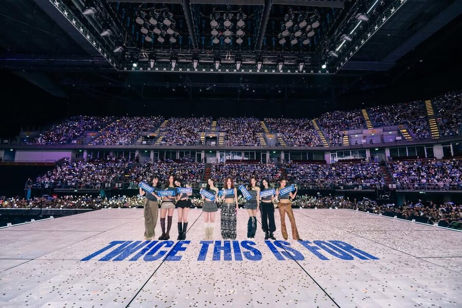 [트와이스] Magical & TT : 라이브 스테이지@ 월드투어 in 방콕_2.jpg